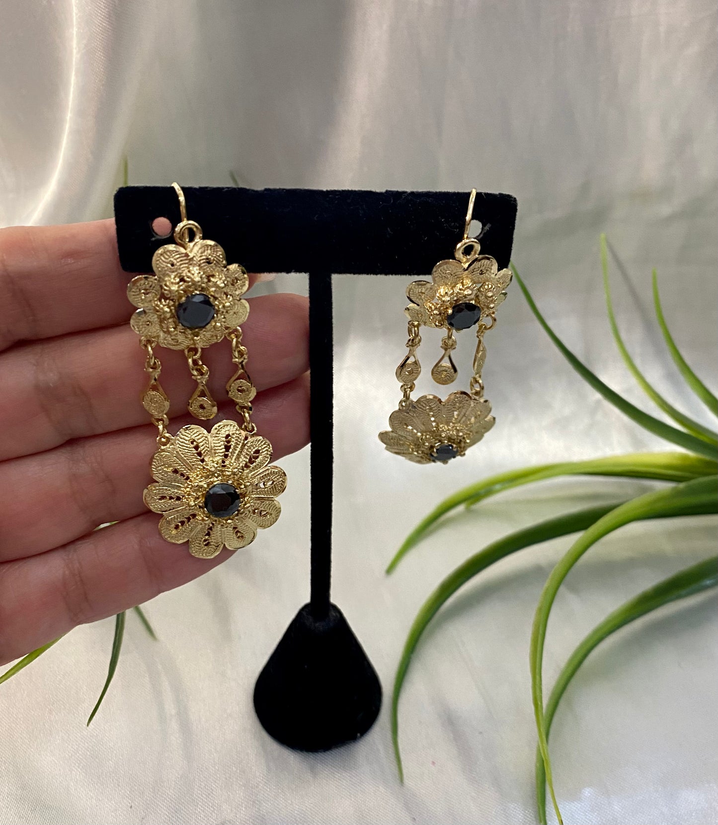 Arete Flor dos medidas zirconia