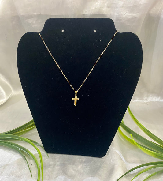 Cadena con dije cruz mini contorno zirconia