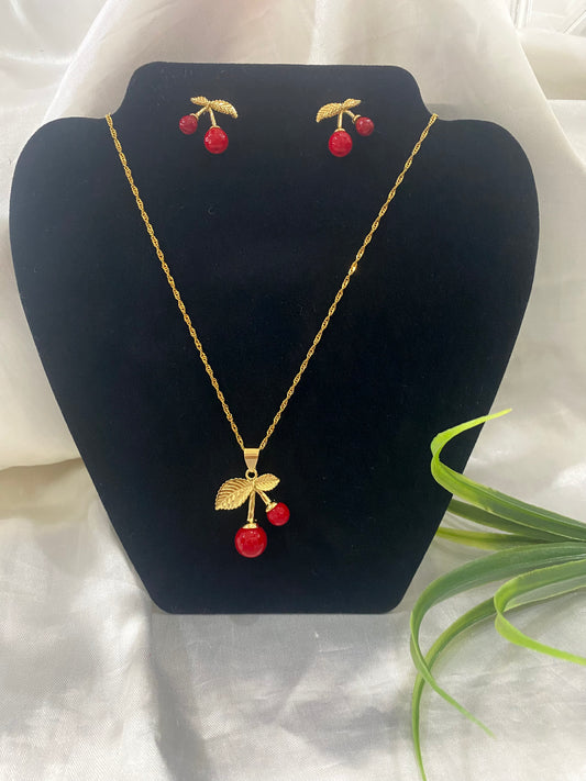 Juego de Cadena con dije y aretes de cereza