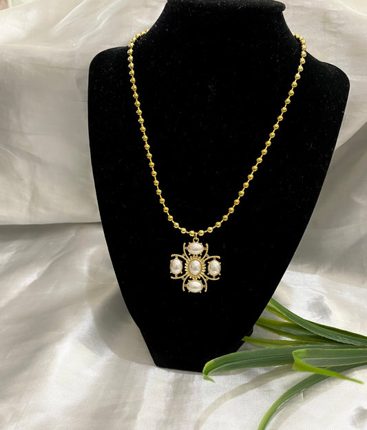 Collar de bolita con dije Flor Perla grande