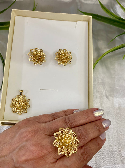 Juego de Aretes, Anillo y dije de Flor pistilos XL