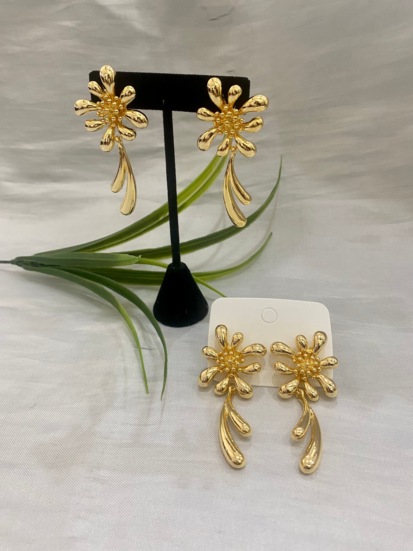 Arete Flor gota Laminado