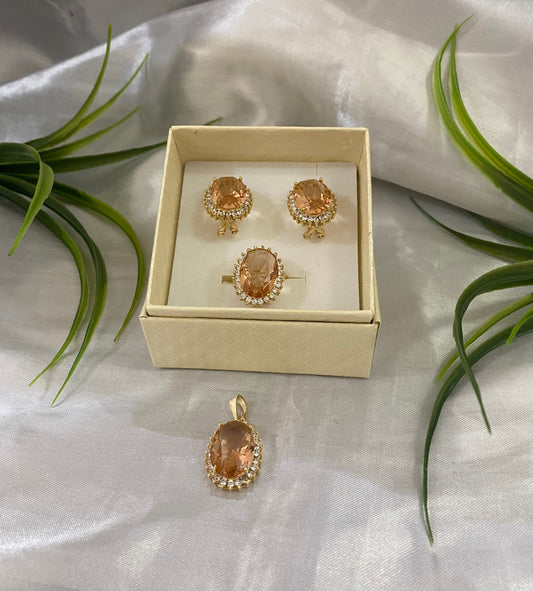 Juego de aretes, anillo y dije con piedra con montadura Zirconia