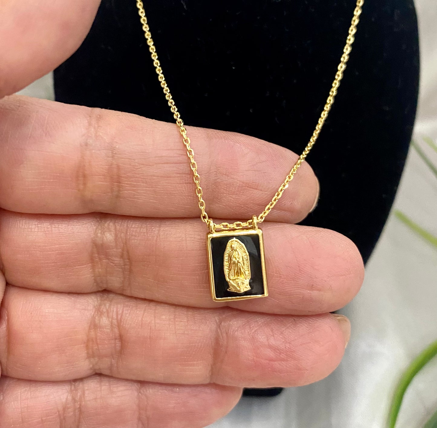 Cadena con placa Virgen de Guadalupe mini