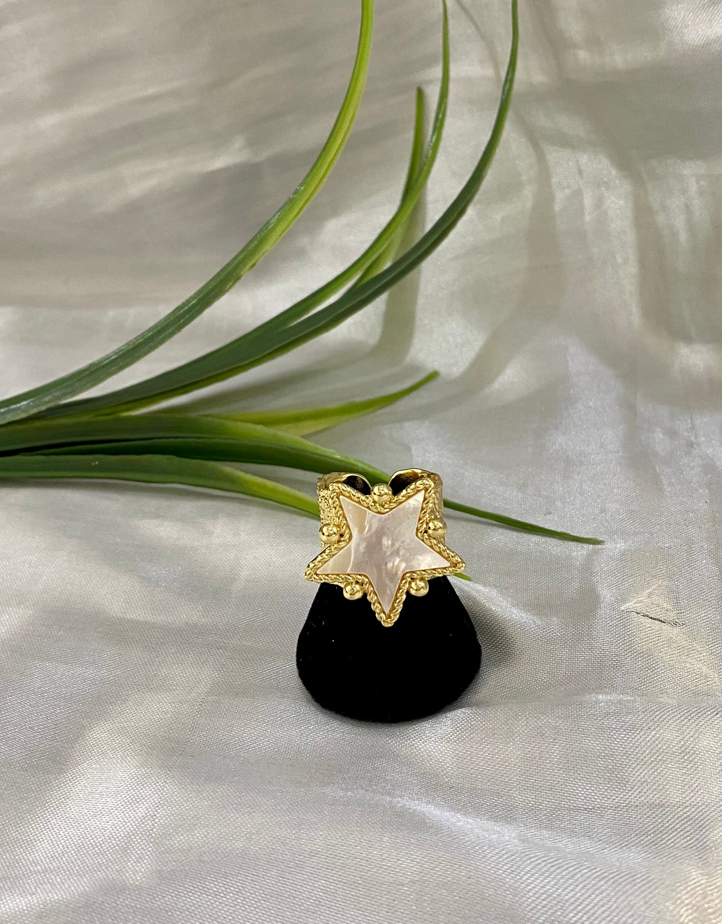 Anillo Ancho Estrella Grande Perla