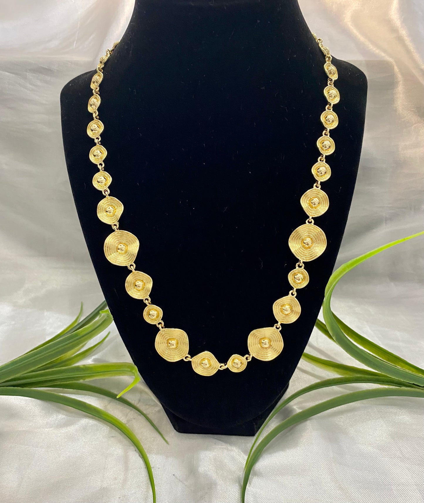 Collar círculos y ondas