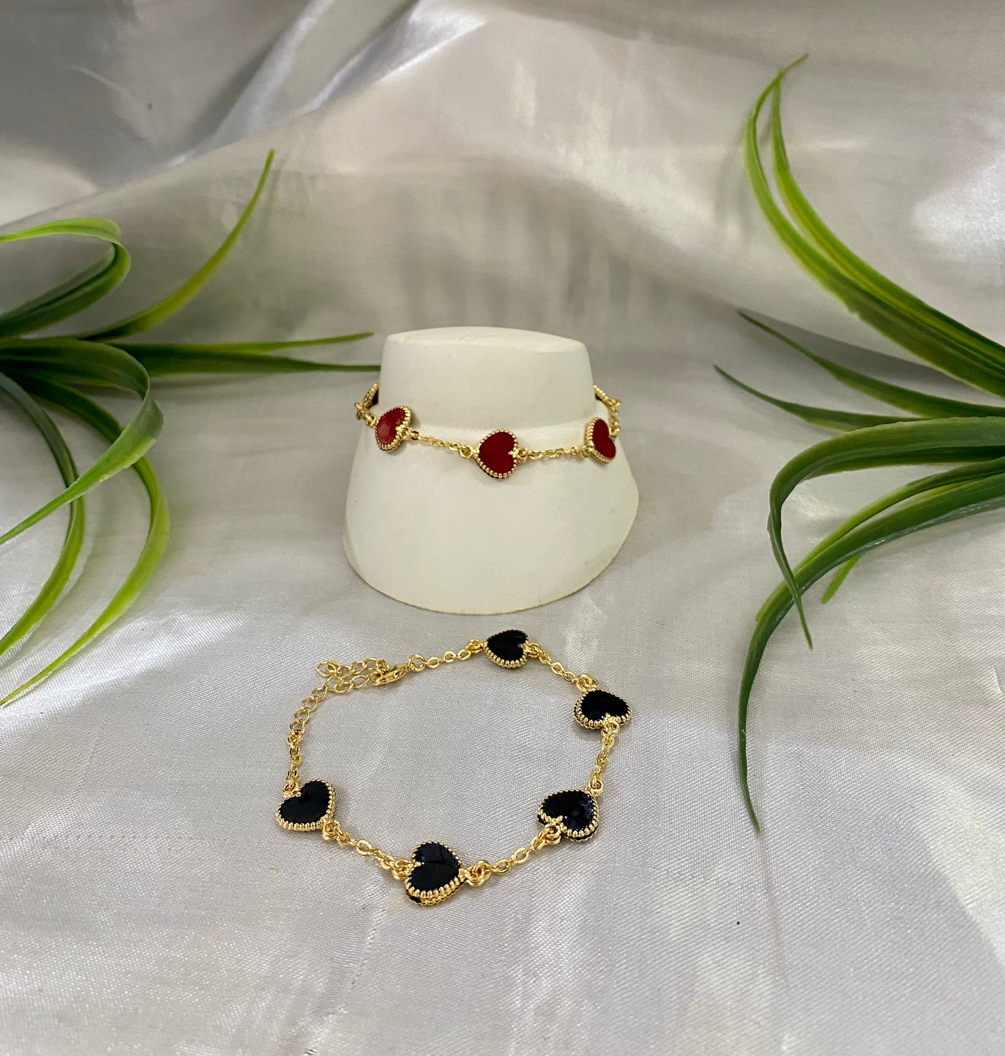 Pulsera con corazones