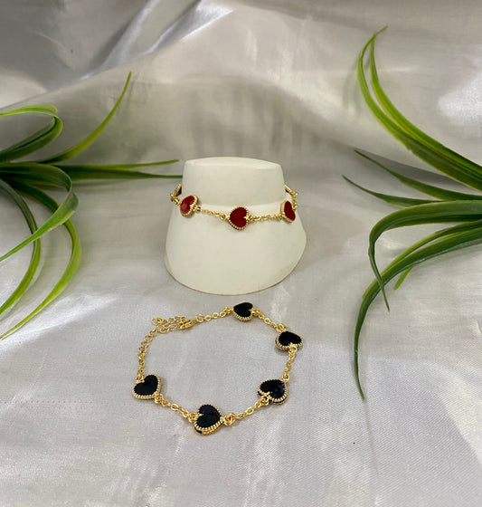 Pulsera con corazones