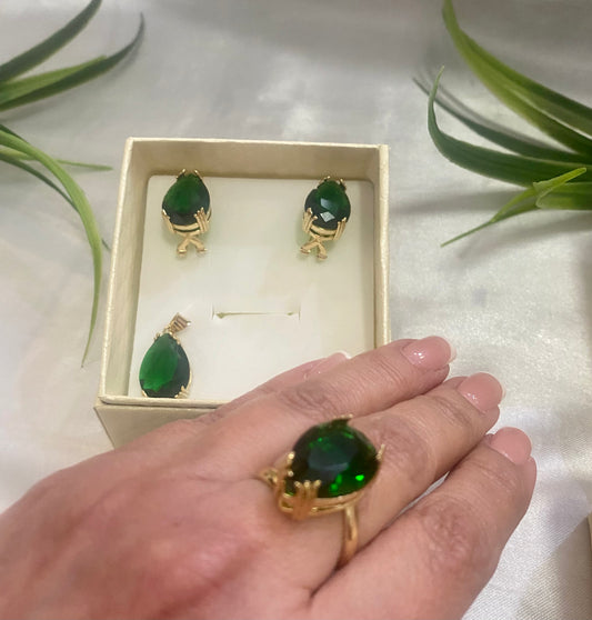 Juego de Aretes,anillo y dije de gota con uñas 18x3