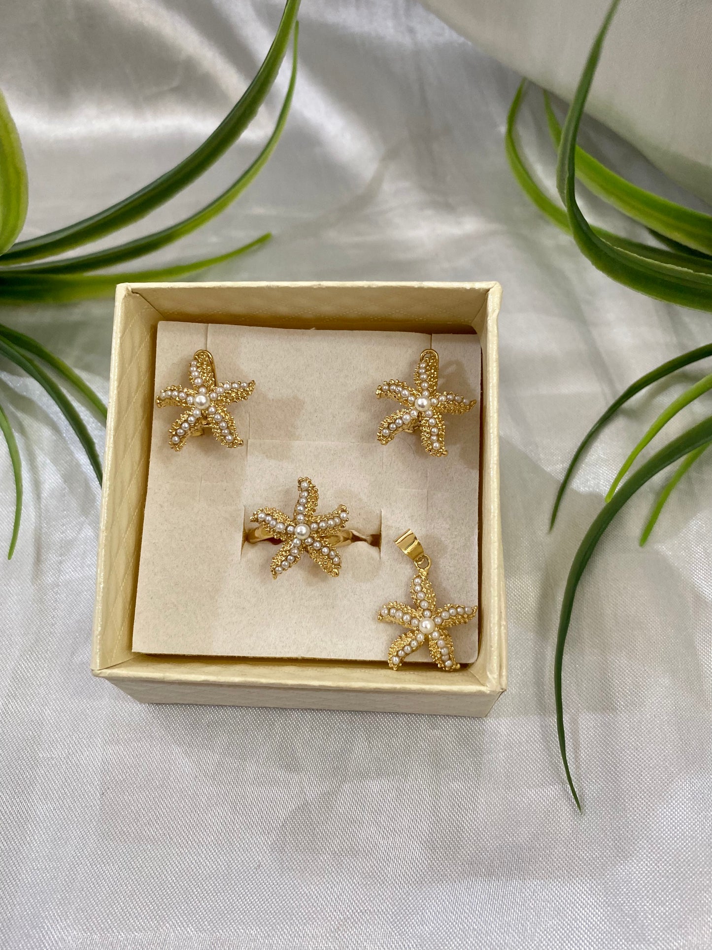 Juego de Aretes,anillo y dije en forma de Estrella de mar con micro Perla