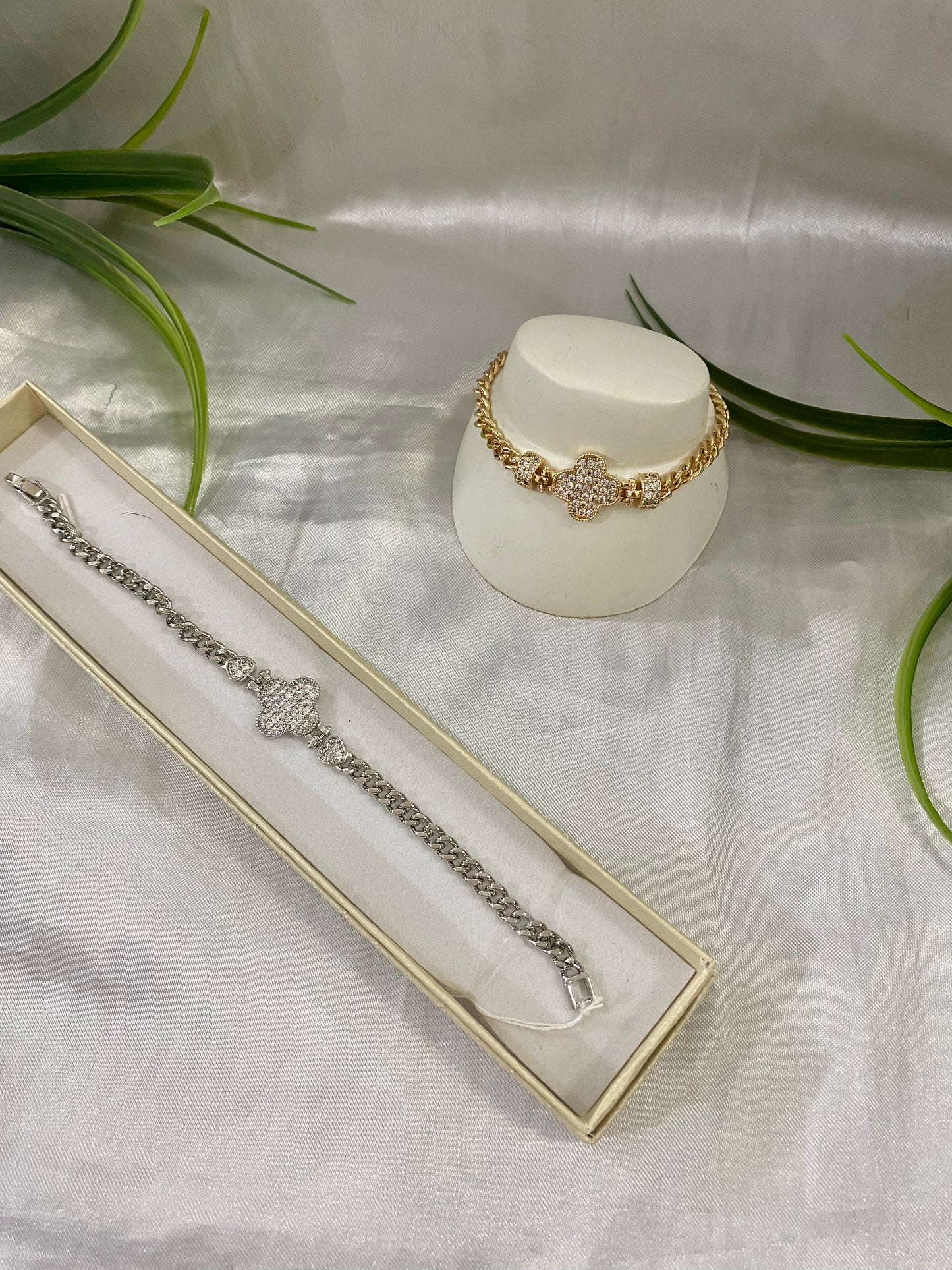 Pulso Trebol Zirconia en Chapa y Rodio