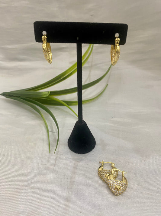 Arete tipo Arracada bolsita corazón zirconia