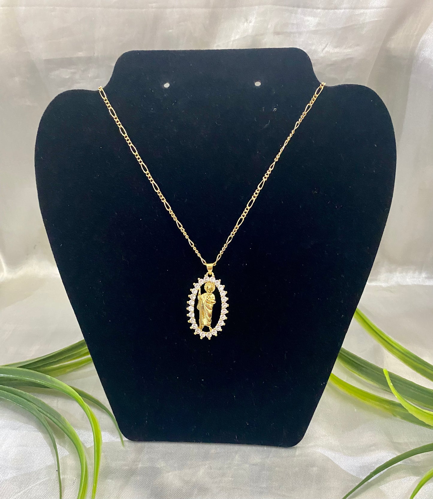 Cadena con San Judas Tadeo con Zirconia