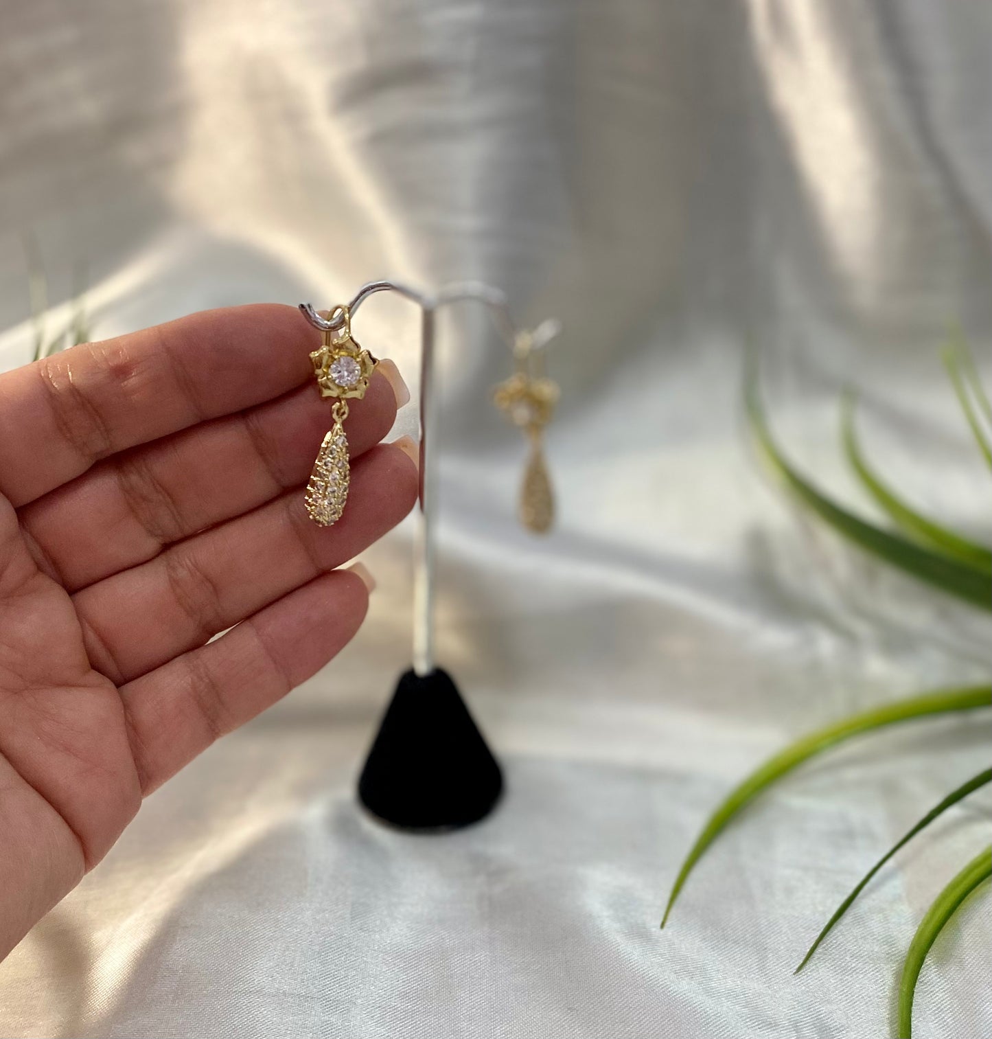 Aretes con bule zirconia flor y moño