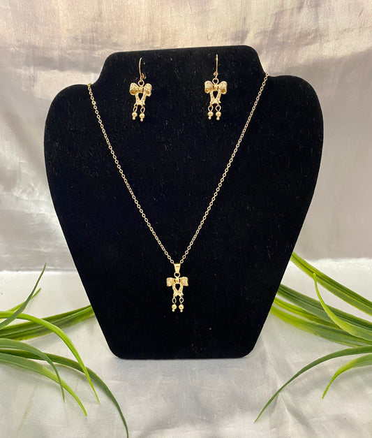Juego de Cadena con aretes de moño, Chapa de oro