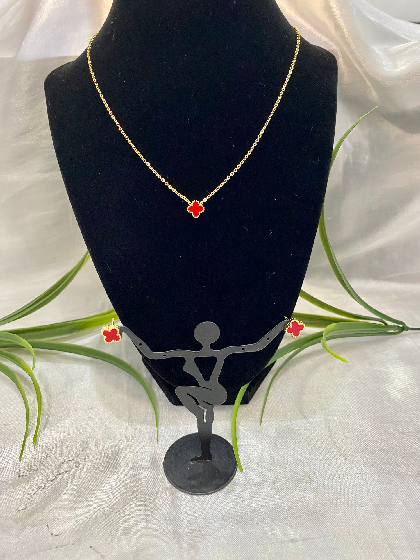 Juego de Collar y aretes de trébol rojo mini