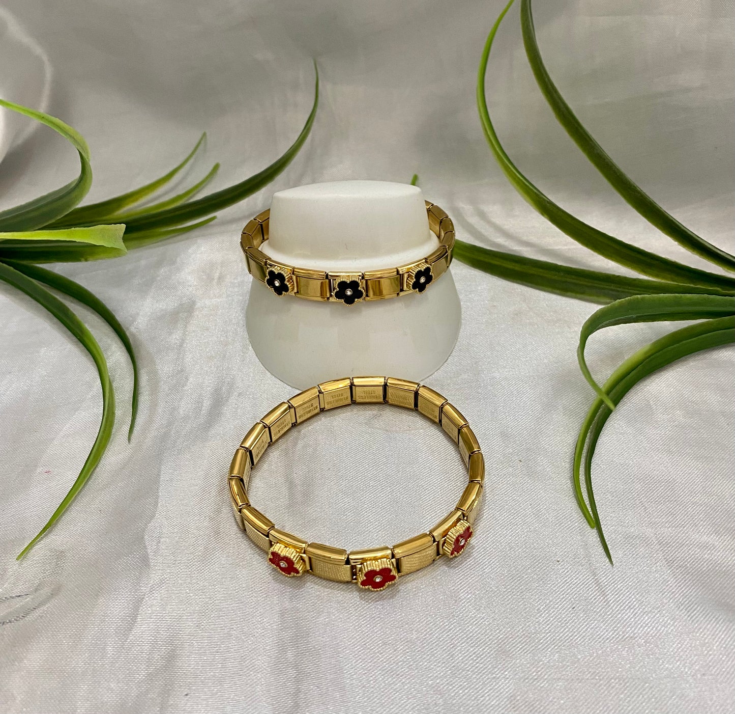 Pulsera Italiana con flor negra y roja