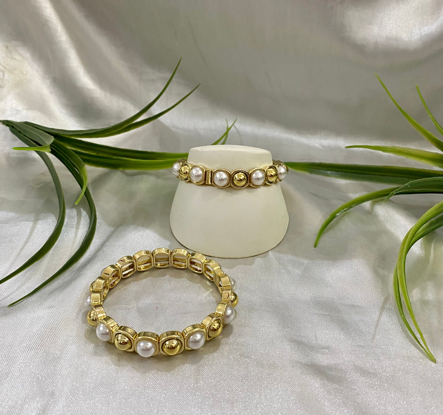 Pulsera cuadros bolitas doradas con Perla