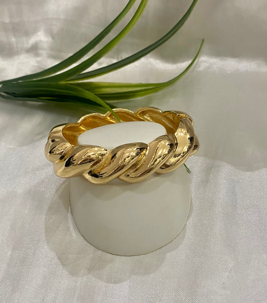Brazalete grueso trenzado, oro laminado