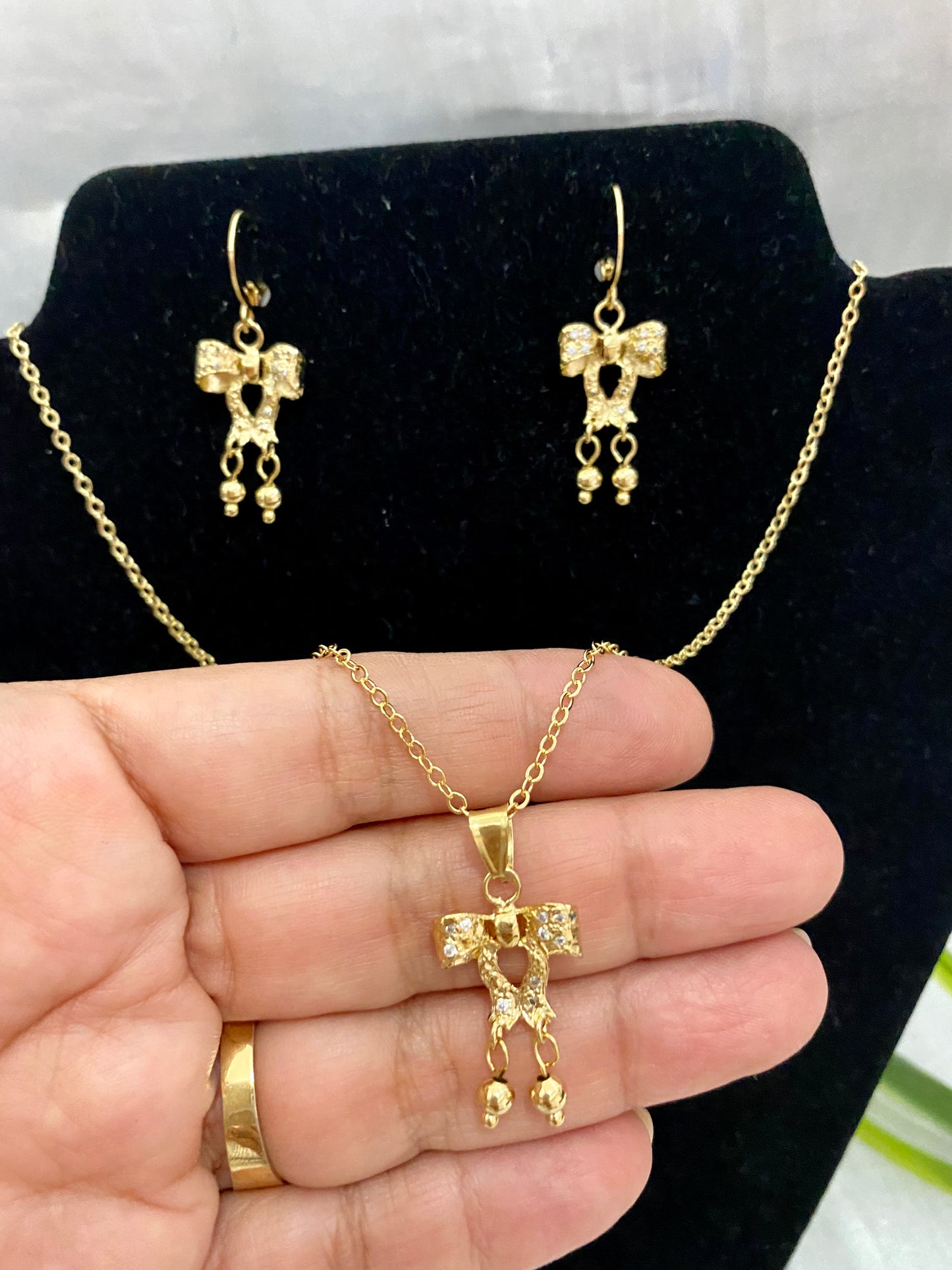 Juego de Cadena con aretes de moño, Chapa de oro