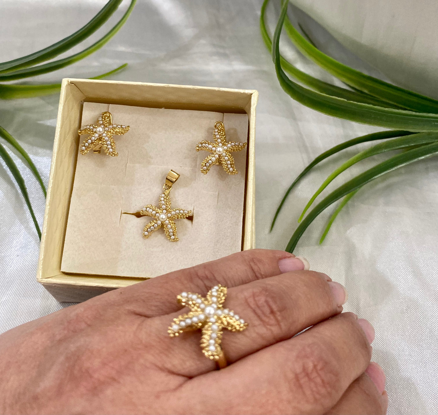 Juego de Aretes,anillo y dije en forma de Estrella de mar con micro Perla