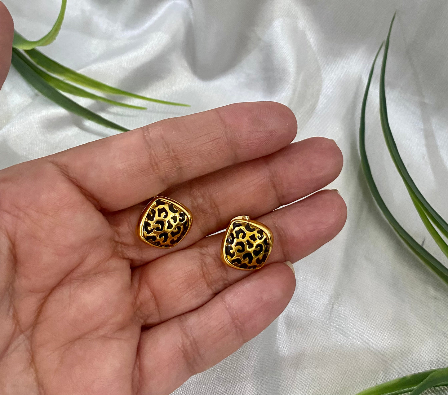 Aretes animal print caoba