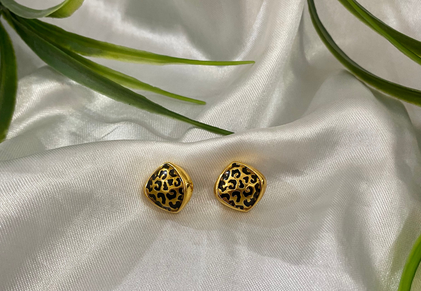 Aretes animal print caoba