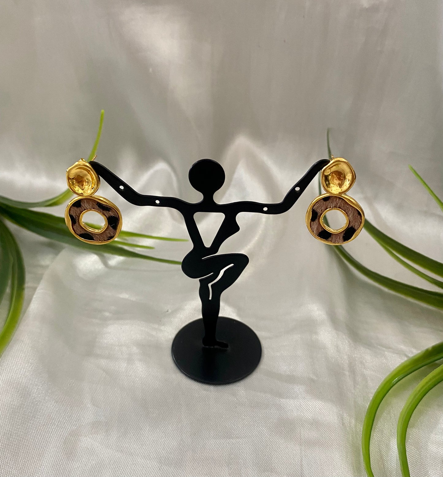 Aretes animal print caoba