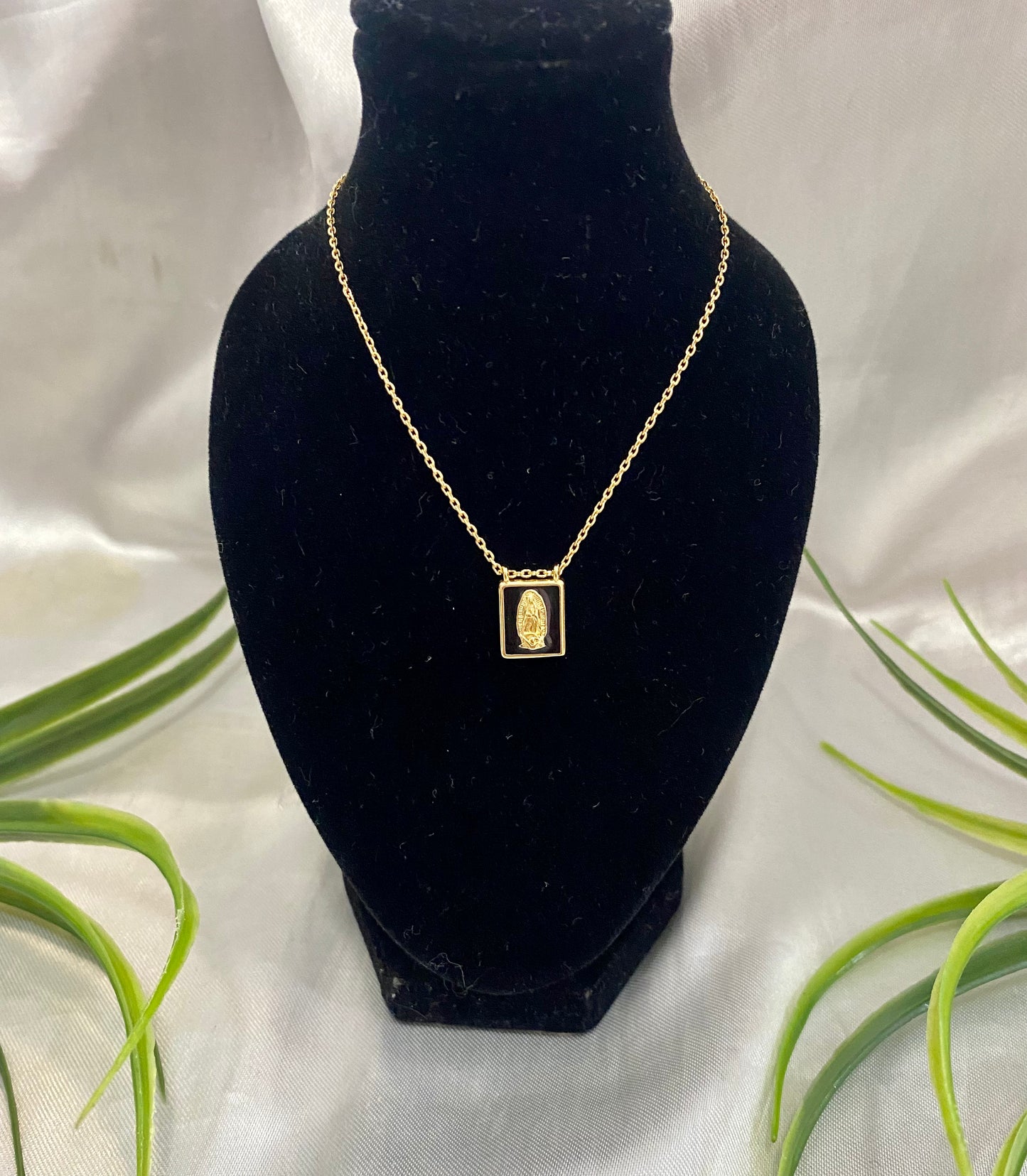 Cadena con placa Virgen de Guadalupe mini