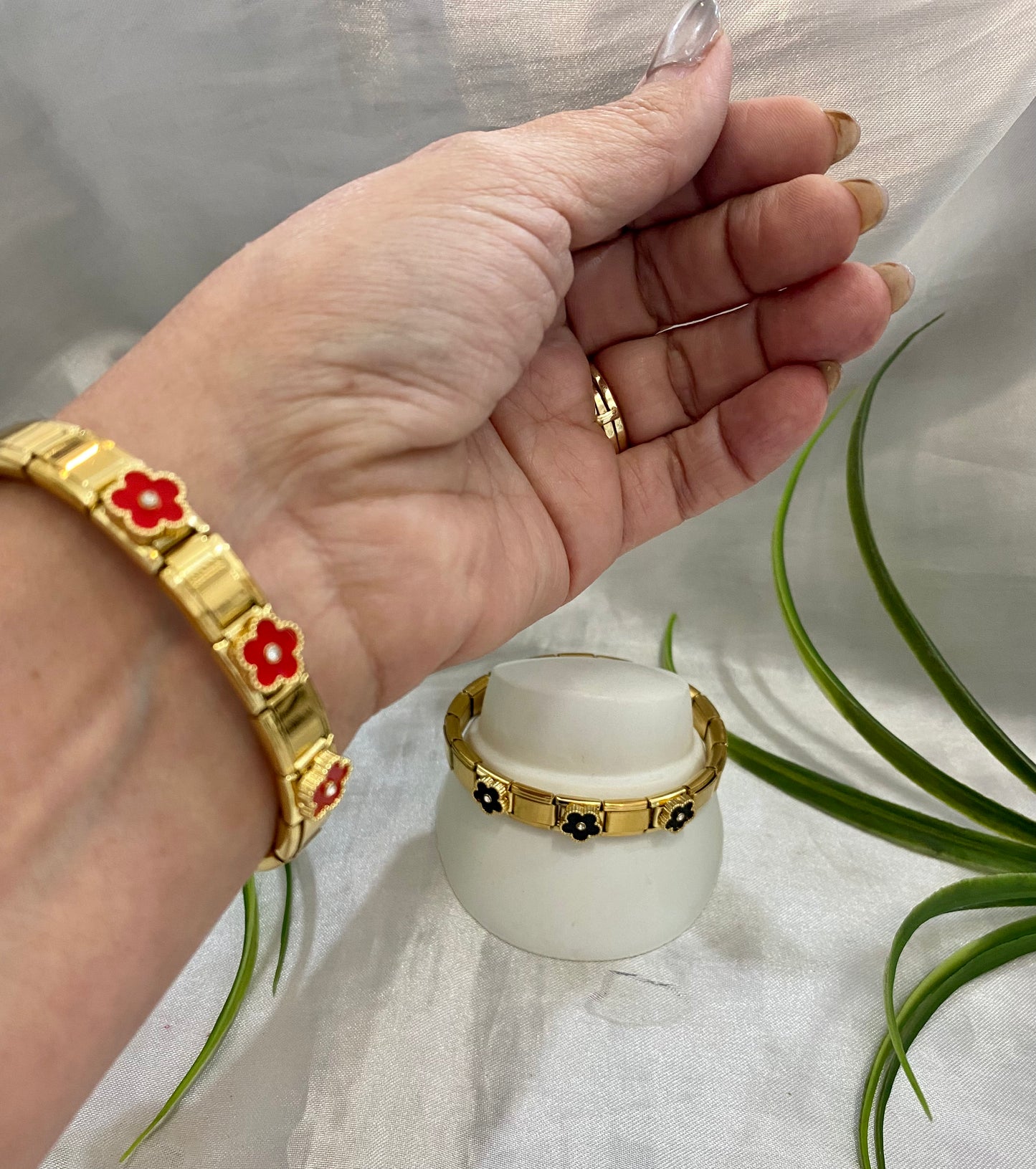 Pulsera Italiana con flor negra y roja