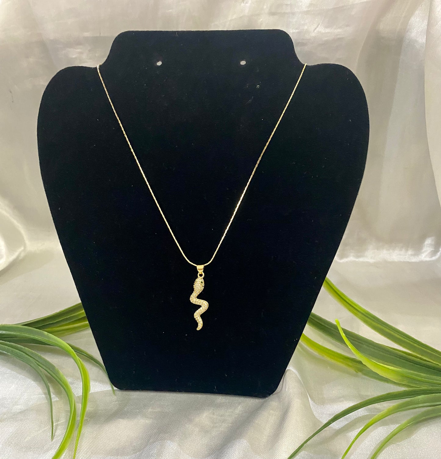 Cadena con Dije vibora zirconia