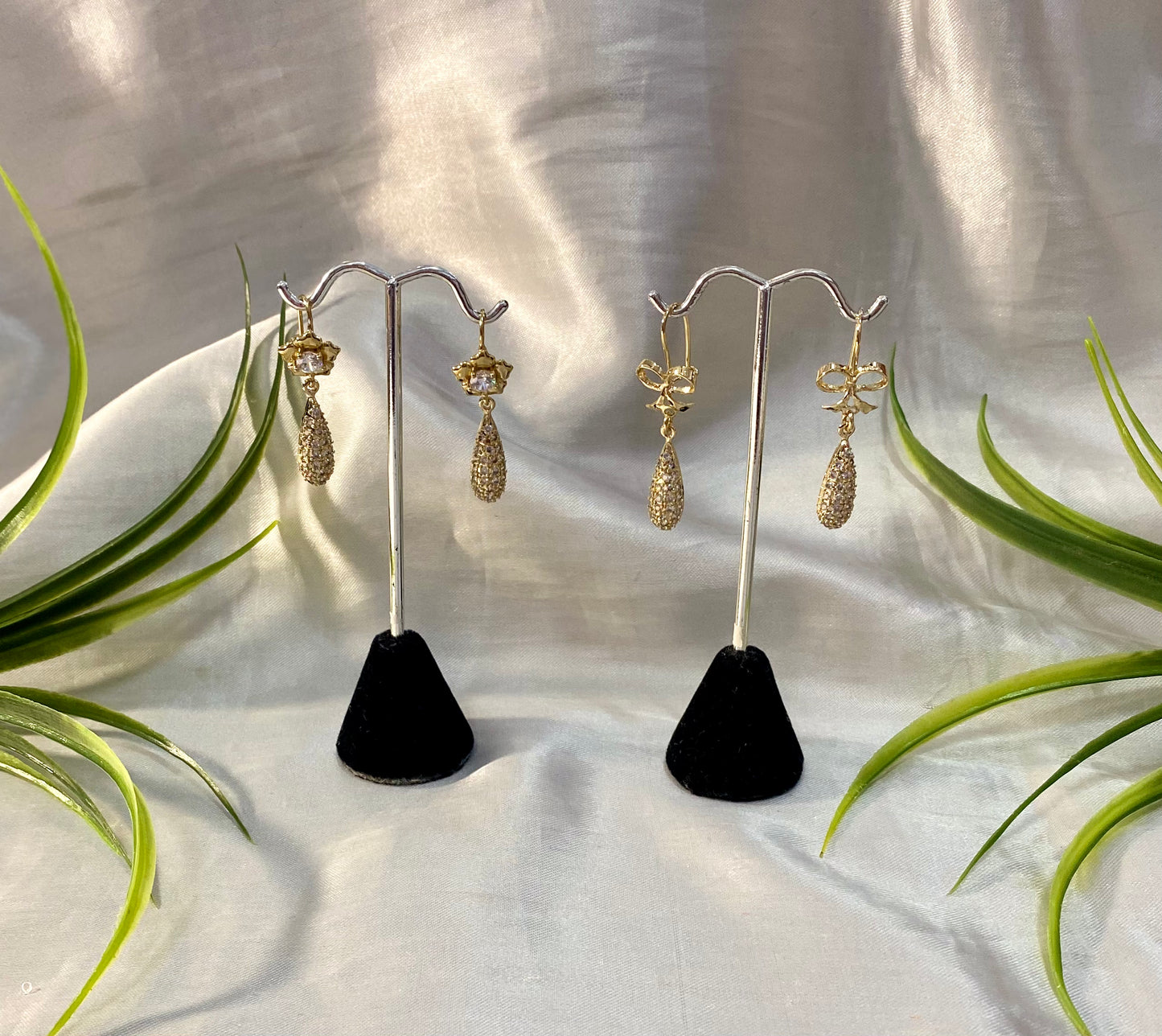 Aretes con bule zirconia flor y moño