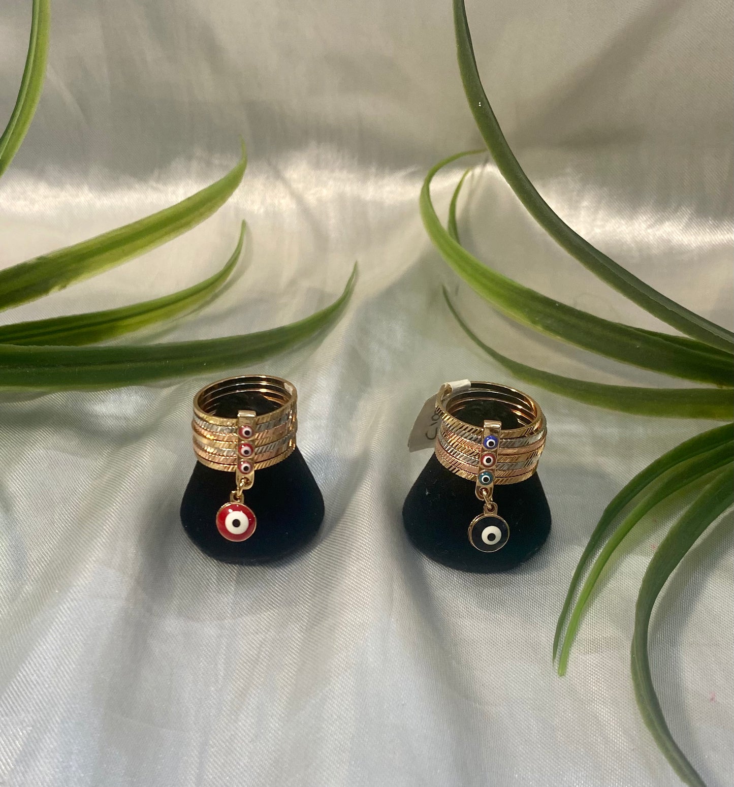 Anillo semanario florentino con ojo colgante