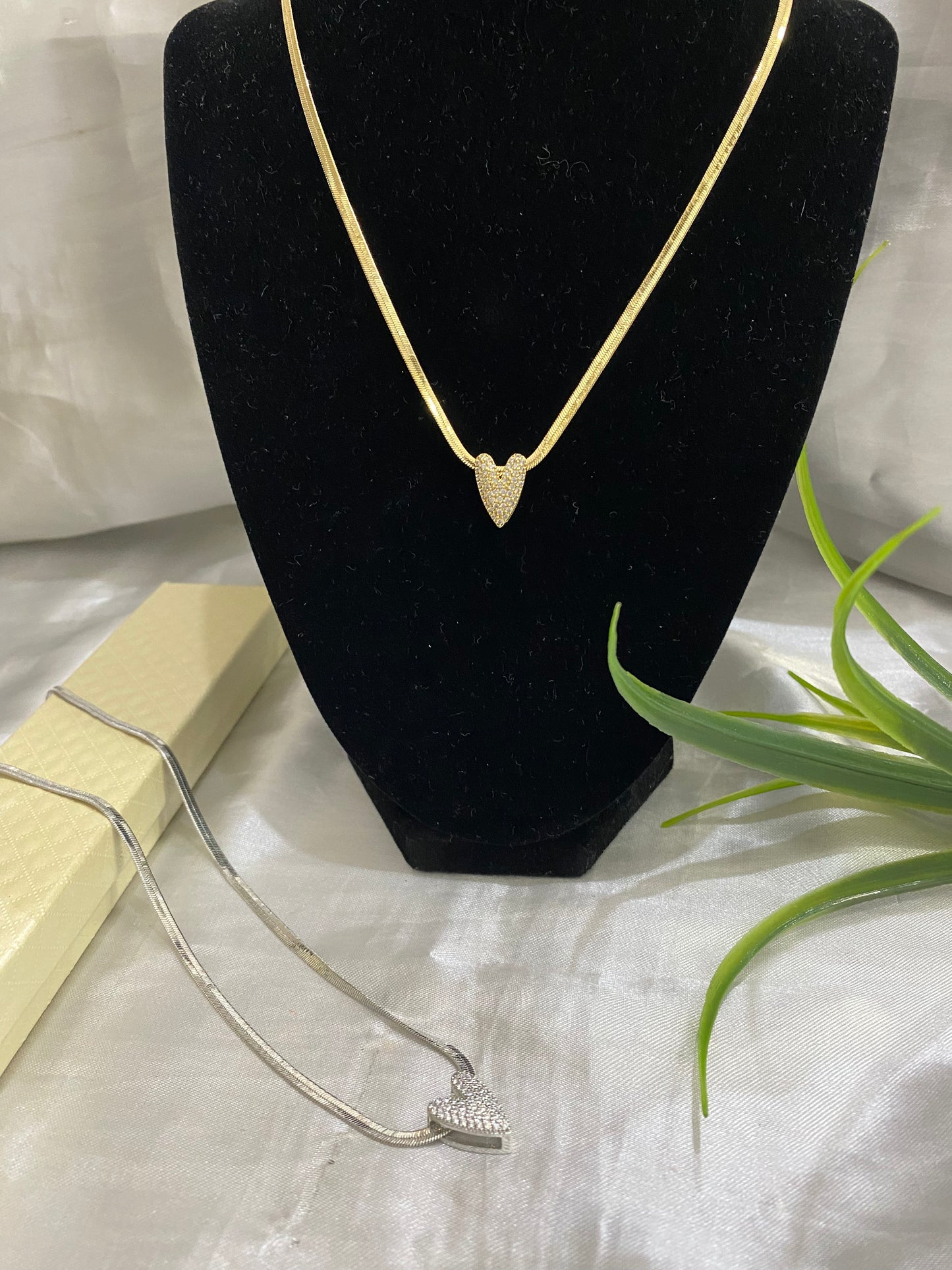 Cadena panza de víbora con dije corazón zirconia
