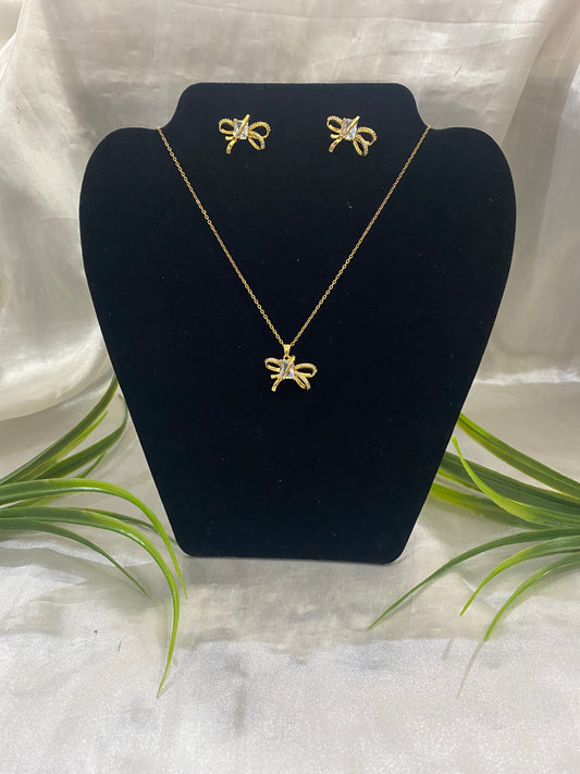 Juego de collar y aretes de moño Zirconia en Dorado y Rodio