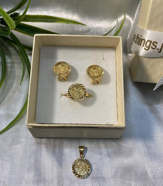 Juego de aretes, anillo y dije de moneda mini tipo centenario con bisel amartillado, Chapa de oro