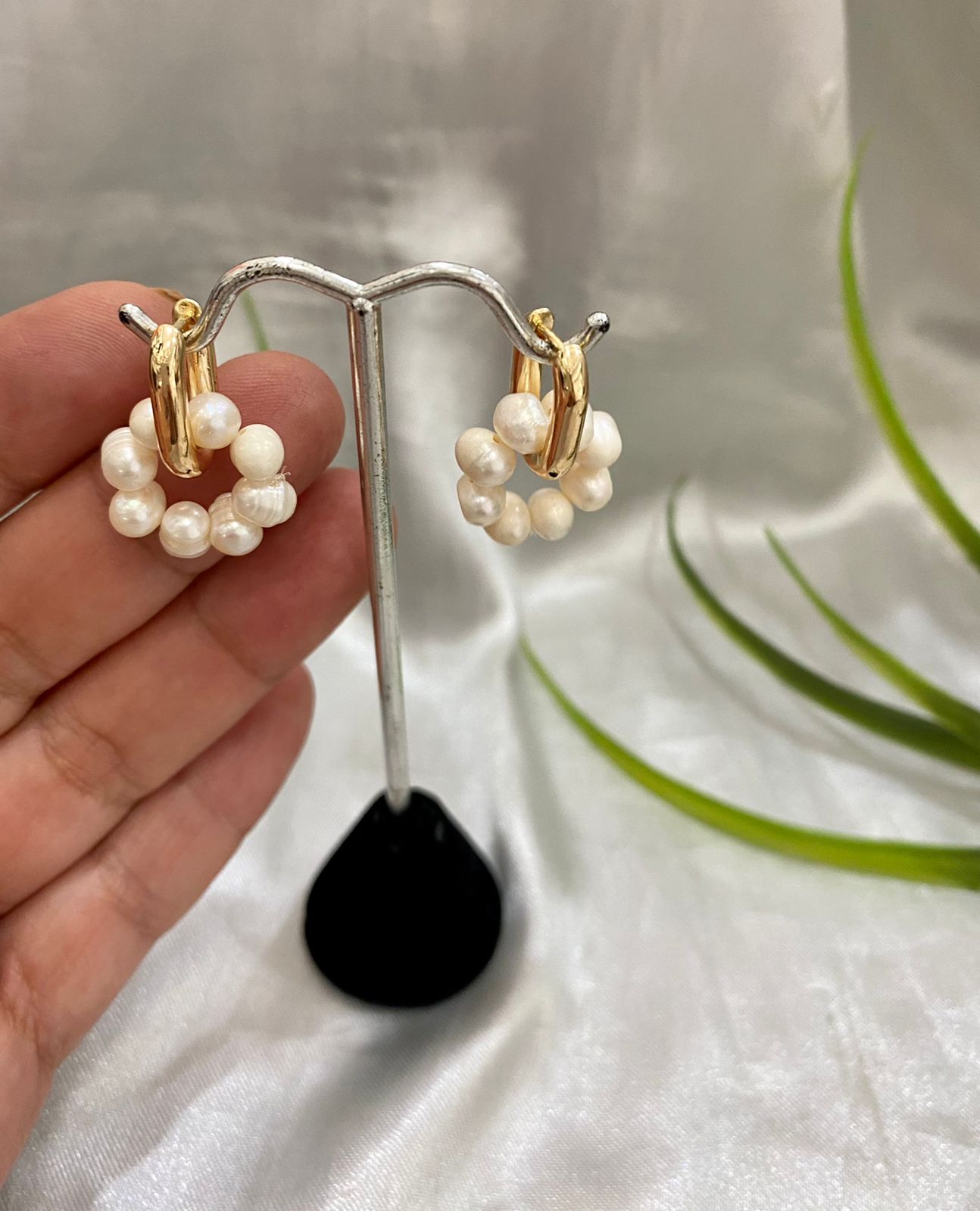 Cadena y aretes Chapa de oro con Perla de río.