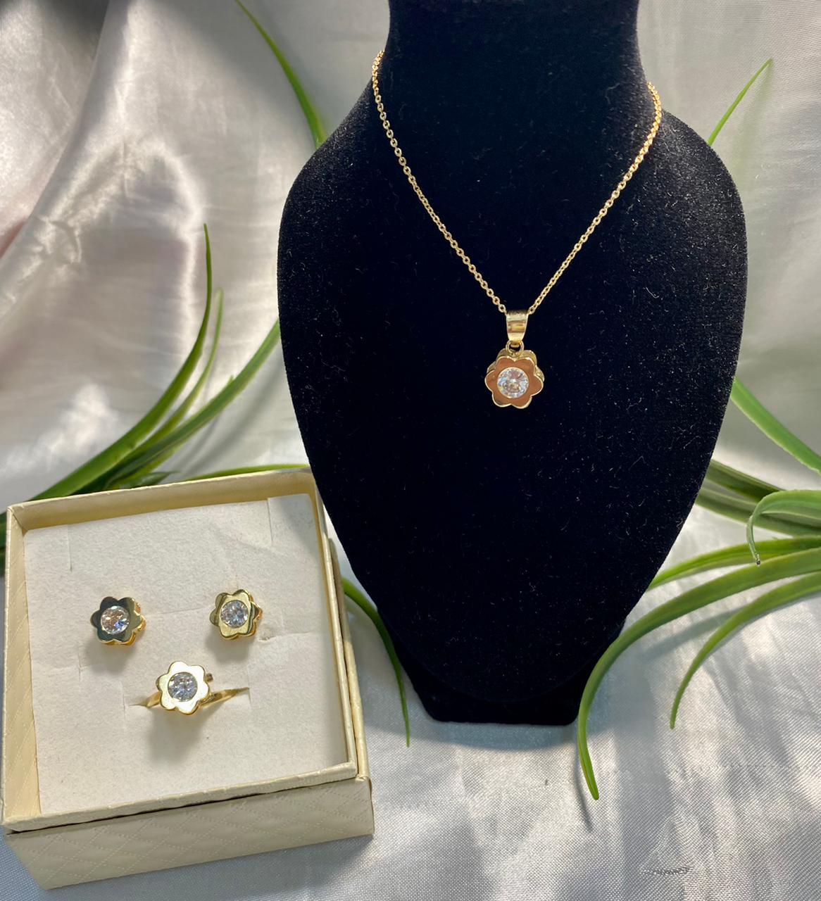 Juego de Cadena con dije, aretes y anillo en forma de flor con piedra, Chapa de oro