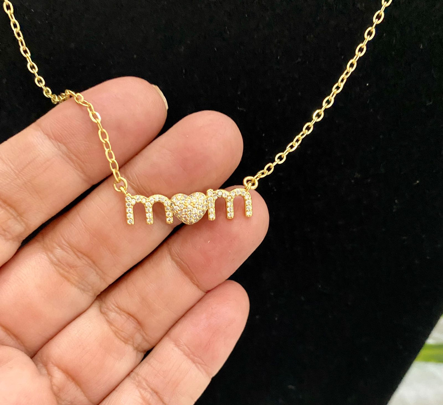Cadena con placa mom , Chapa de oro.