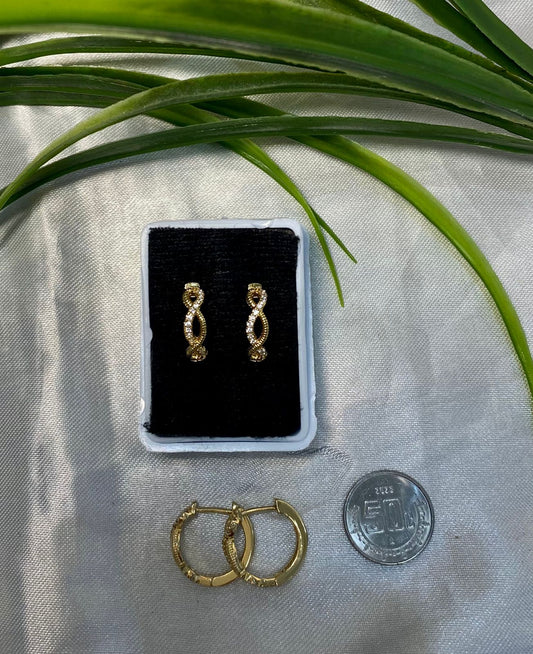 Arete tipo Huggies, infinito con Zirconia, Chapa de oro