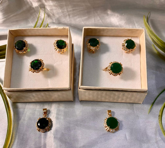 Juegos de aretes, anillo y dije , Chapa de oro