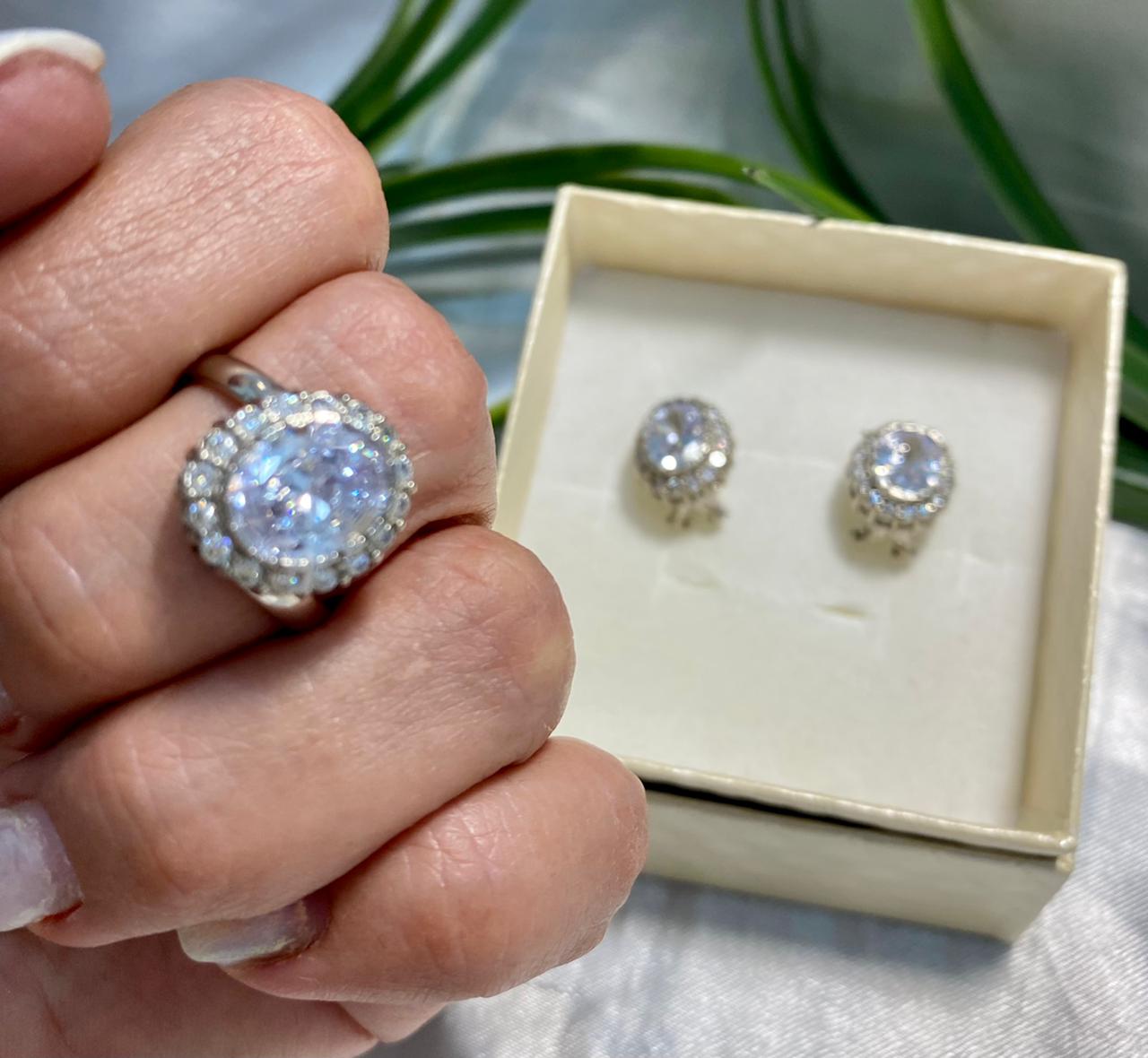 Juego de aretes y anillo estilo princesa en Rodio