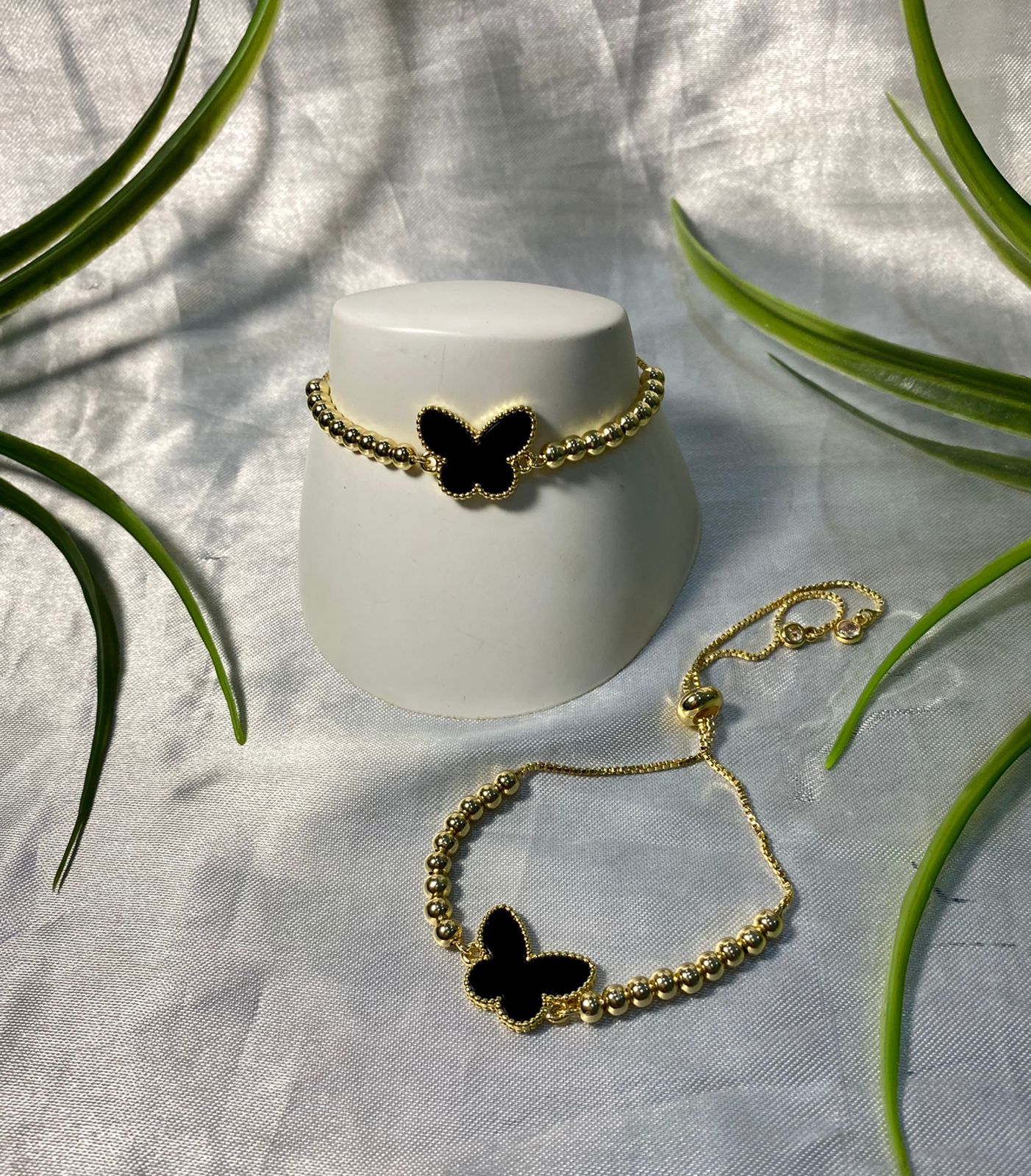Cadena y pulsera con Dije mariposa negra, Chapa de oro.