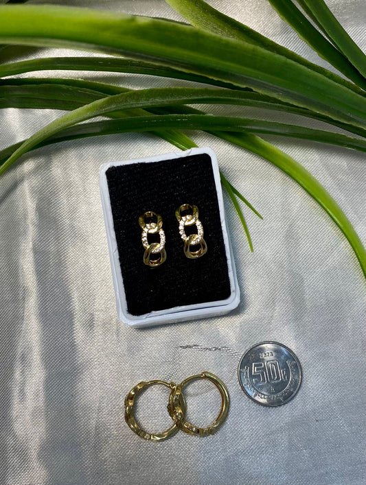 Arete tipo Huggies, eslabones con Zirconia, Chapa de oro.