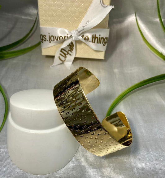 Pulsera gruesa rayada Chapa de oro