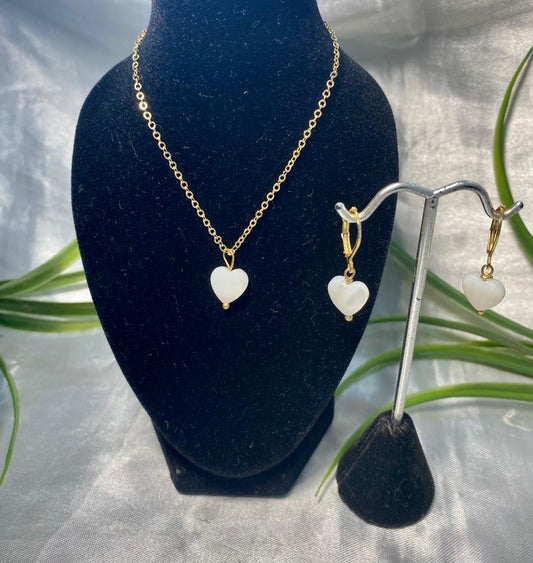 Juego de collar y aretes con dije corazón Perla madre, Chapa de oro