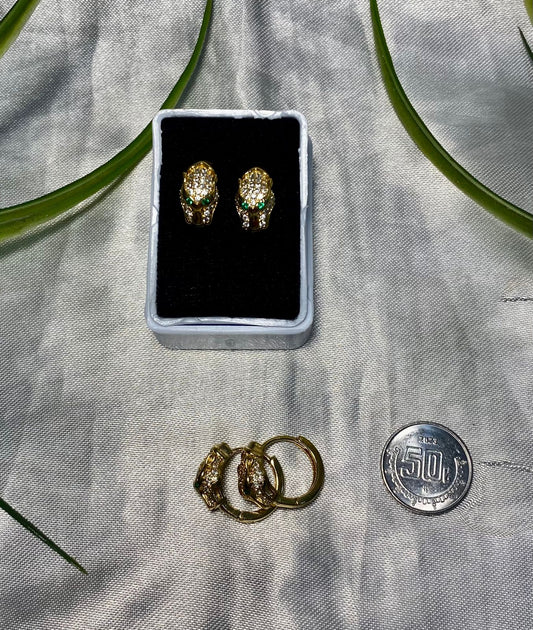 Arete tipo Huggies con Zirconia, Chapa de oro.