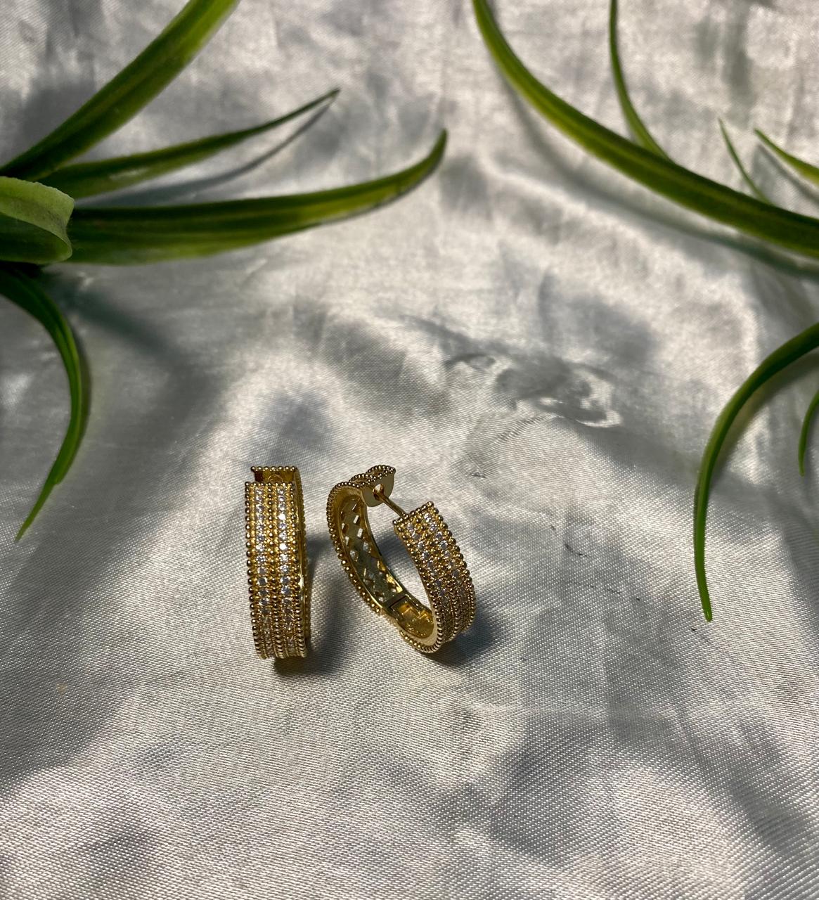 Arracadas tipo Huggies Chapa de oro.