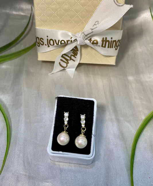 Arete de poste con 3 Zirconias y Perla de río 8mm