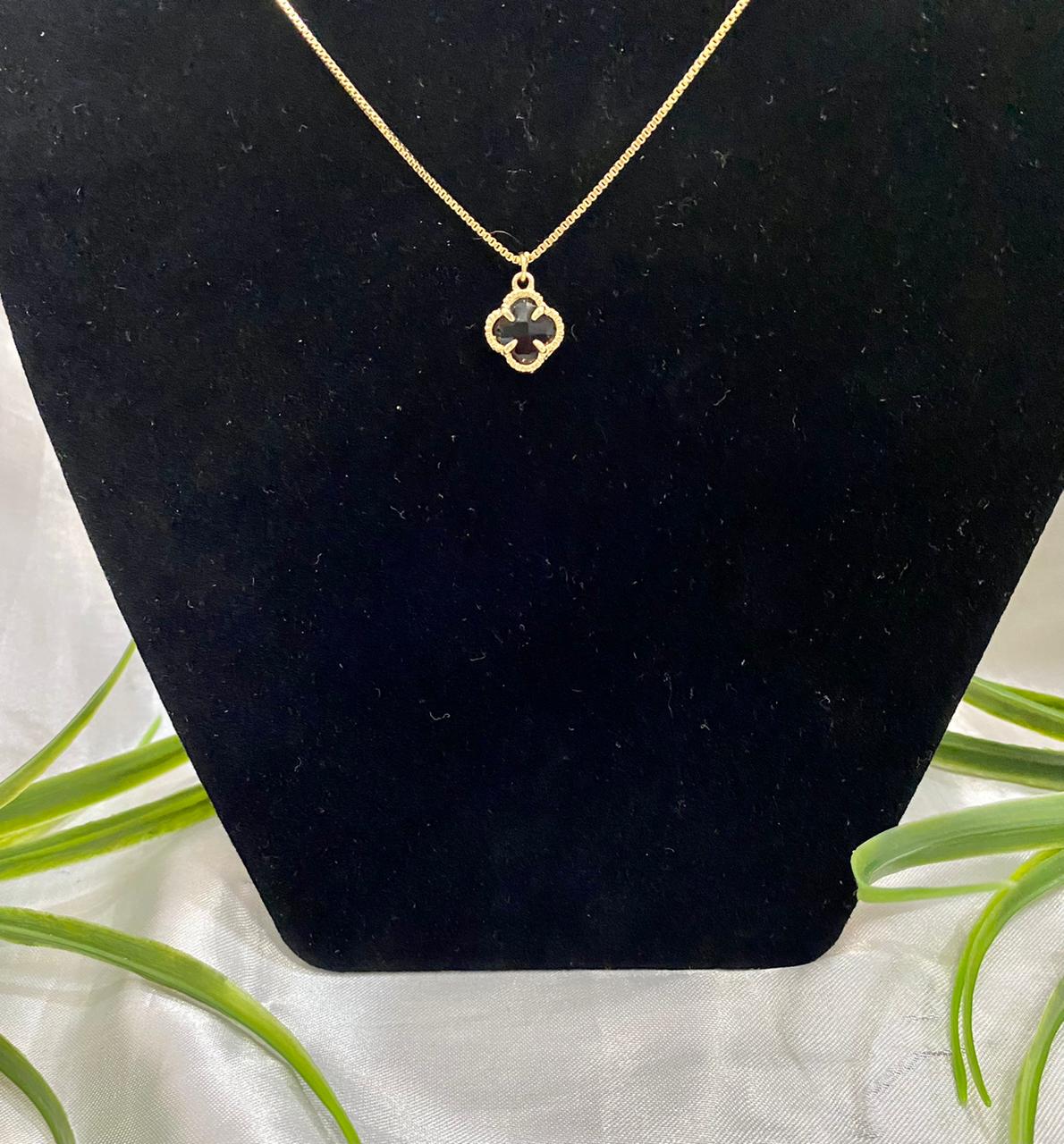 Juego de Cadena y aretes de flor negra, Chapa de oro.